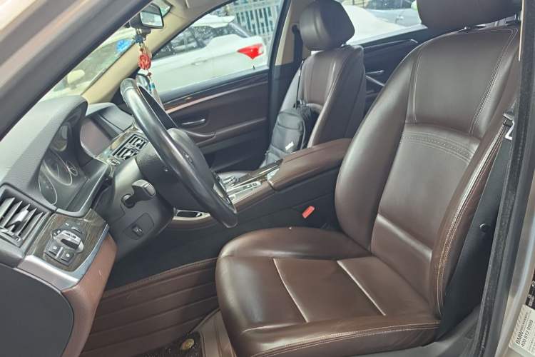 Used BMW 5 Series 2014 525Li Luxury Design Package Left Front Seat