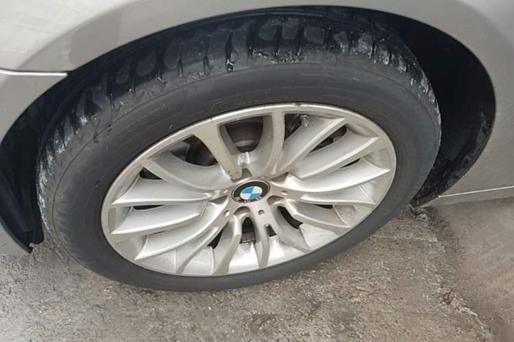 Used BMW 5 Series 2014 525Li Luxury Design Package Left Front Wheel Hub