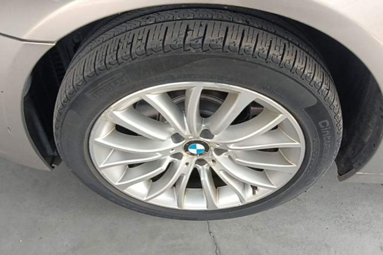 Used BMW 5 Series 2014 525Li Luxury Design Package Left Front Wheel Hub