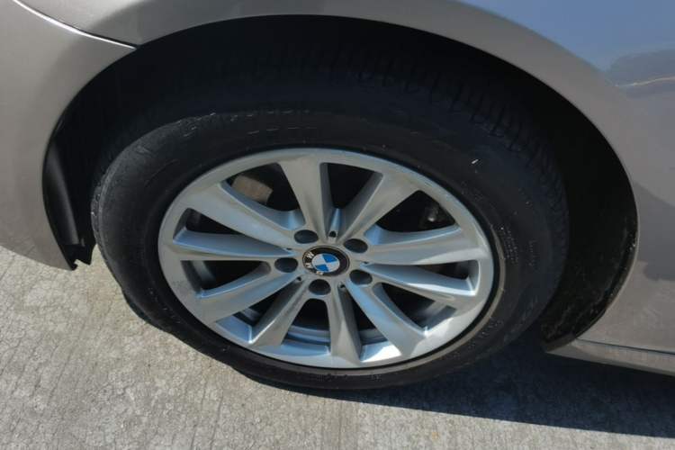 Used BMW 5 Series 2014 520Li Elegant Model Left Front Wheel Hub
