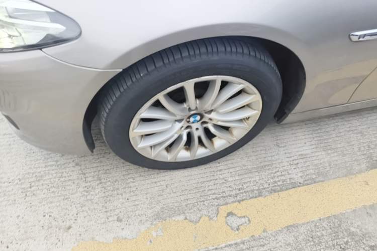 Used BMW 5 Series 2014 525Li Luxury Design Package Left Front Wheel Hub