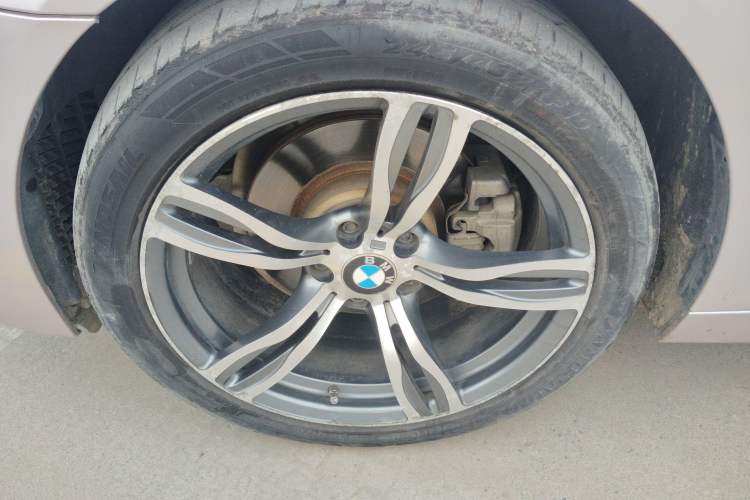 Used BMW 5 Series 2014 520Li Elegant Model Left Front Wheel Hub