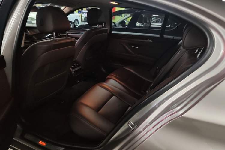 Used BMW 5 Series 2014 525Li Luxury Design Package Left Rear Seat