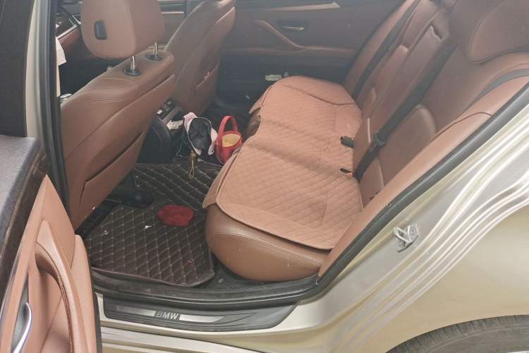 Used BMW 5 Series 2014 525Li Luxury Design Package Left Rear Seat