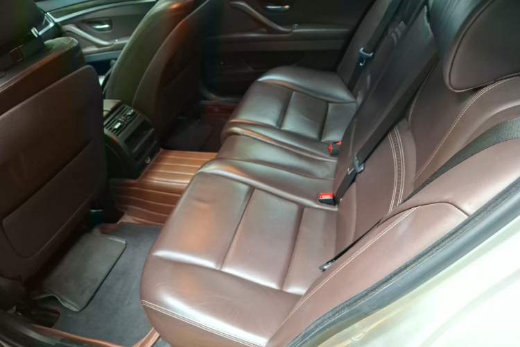 Used BMW 5 Series 2014 525Li Luxury Design Package Left Rear Seat