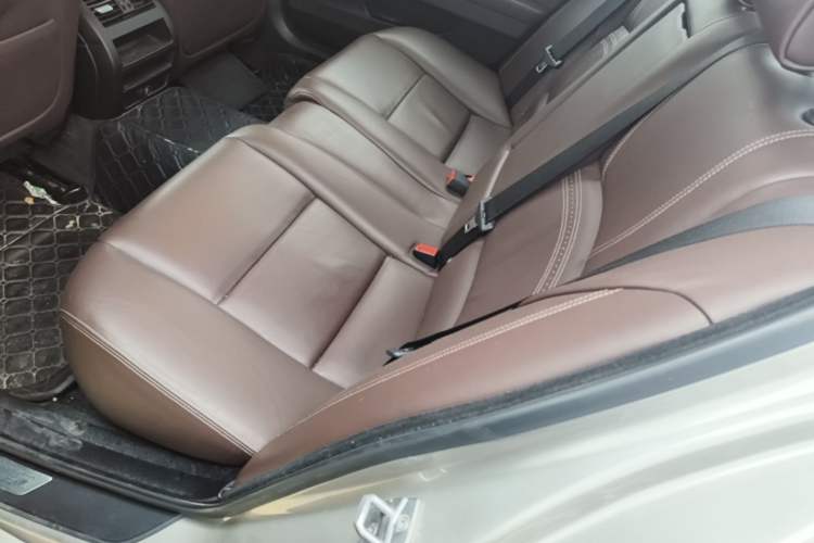 Used BMW 5 Series 2014 525Li Luxury Design Package Left Rear Seat