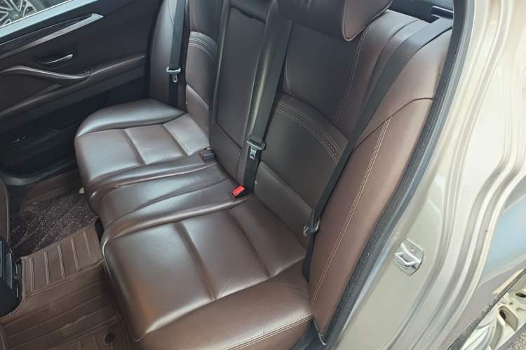 Used BMW 5 Series 2014 525Li Luxury Design Package Left Rear Seat
