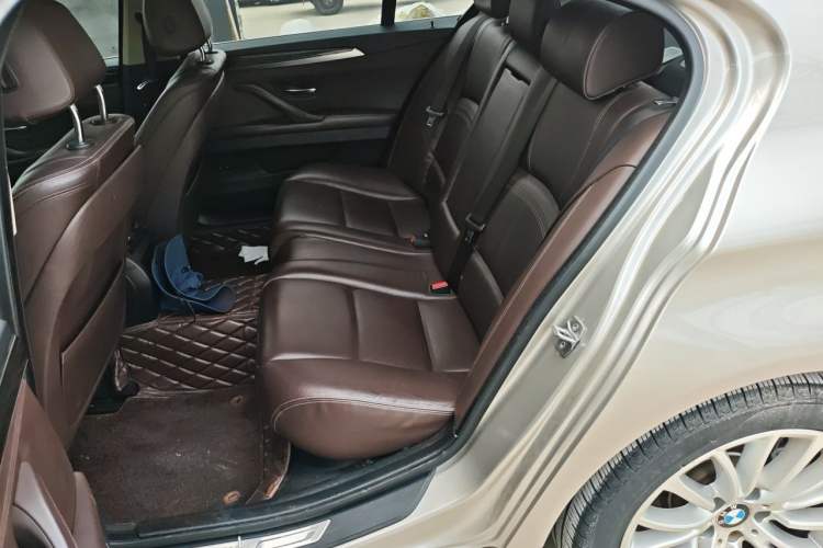 Used BMW 5 Series 2014 525Li Luxury Design Package Left Rear Seat