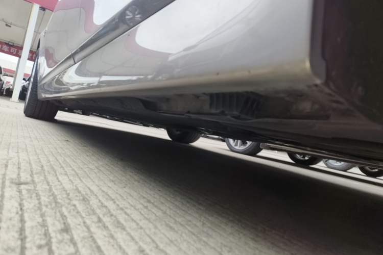 Used BMW 5 Series 2014 525Li Luxury Design Package Left Side Sill