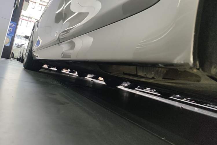 Used BMW 5 Series 2014 525Li Leading Model Left Side Sill