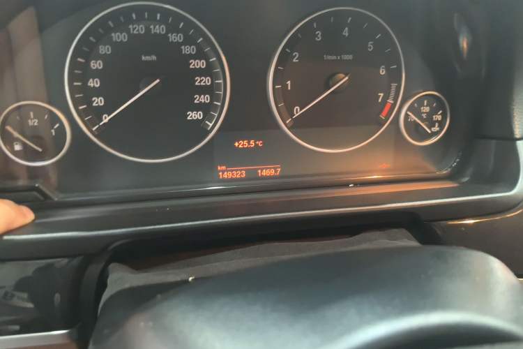 Used BMW 5 Series 2014 520i Elegant Edition Odometer Close Up