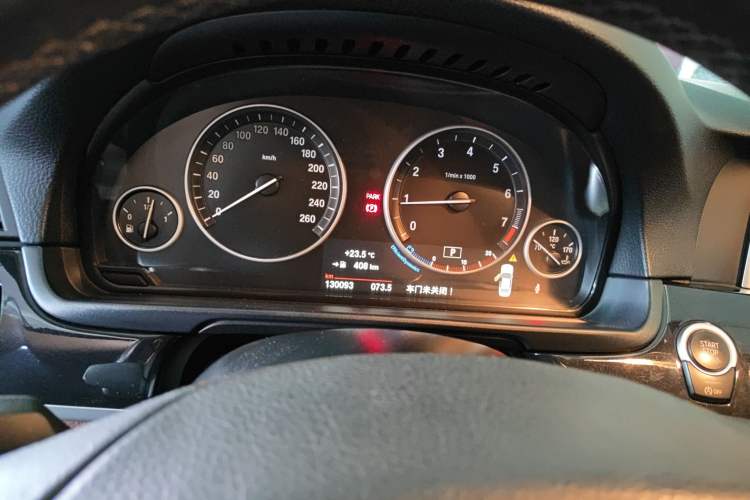Used BMW 5 Series 2014 520Li Elegant Model Odometer Close Up