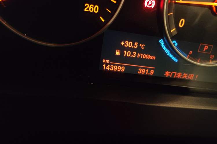 Used BMW 5 Series 2014 525Li Luxury Design Package Odometer Close Up