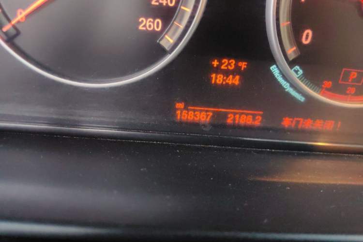 Used BMW 5 Series 2014 528Li Leading Model Odometer Close Up