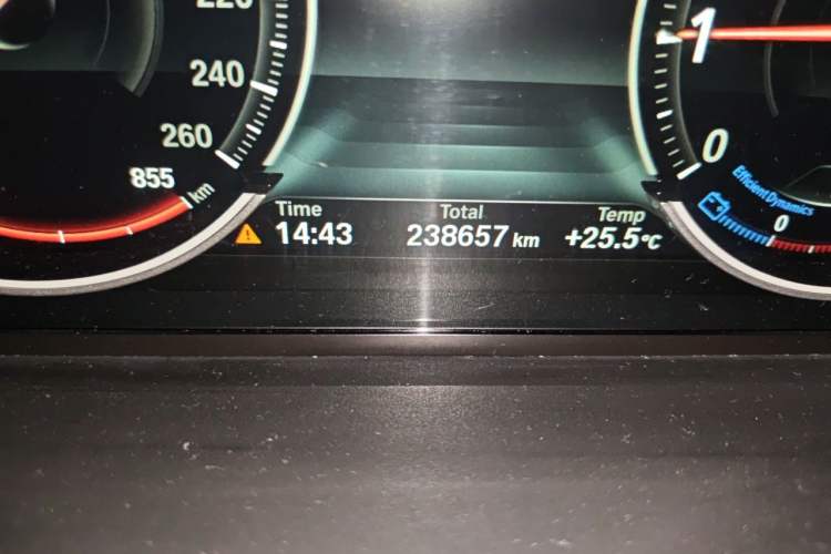 Used BMW 5 Series 2014 525Li Luxury Design Package Odometer Close Up