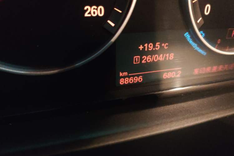 Used BMW 5 Series 2014 520Li Elegant Model Odometer Close Up
