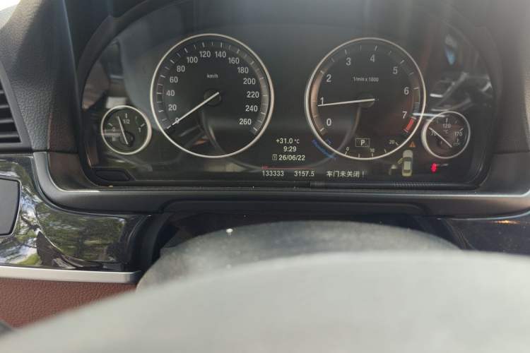 Used BMW 5 Series 2014 520Li Elegant Model Odometer Close Up