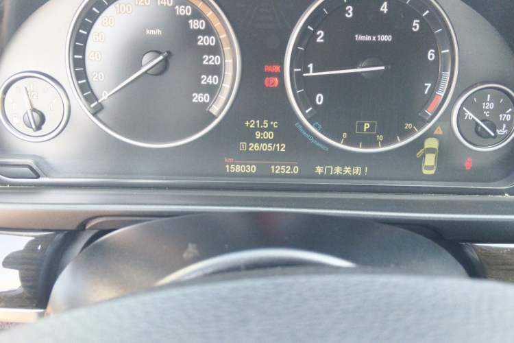 Used BMW 5 Series 2014 528Li xDrive Luxury Design Package Odometer Close Up