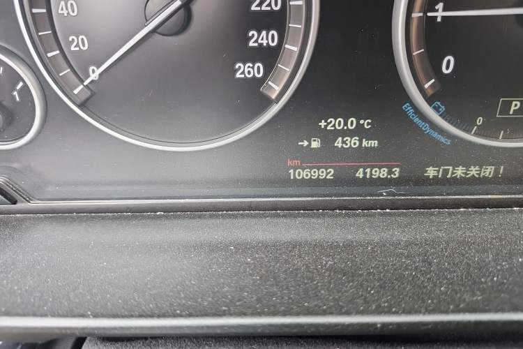 Used BMW 5 Series 2014 520Li Elegant Model Odometer Close Up