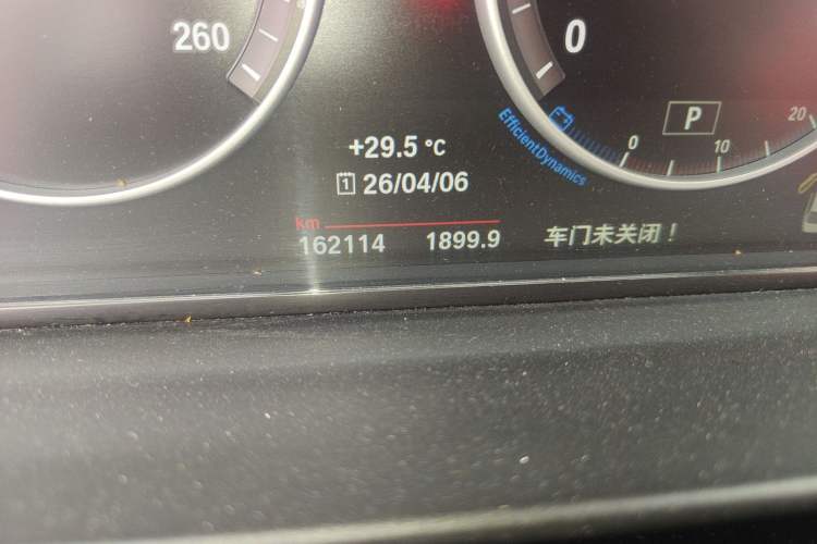 Used BMW 5 Series 2014 520Li Elegant Model Odometer Close Up