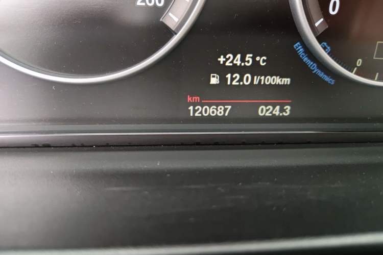 Used BMW 5 Series 2014 520Li Elegant Model Odometer Close Up
