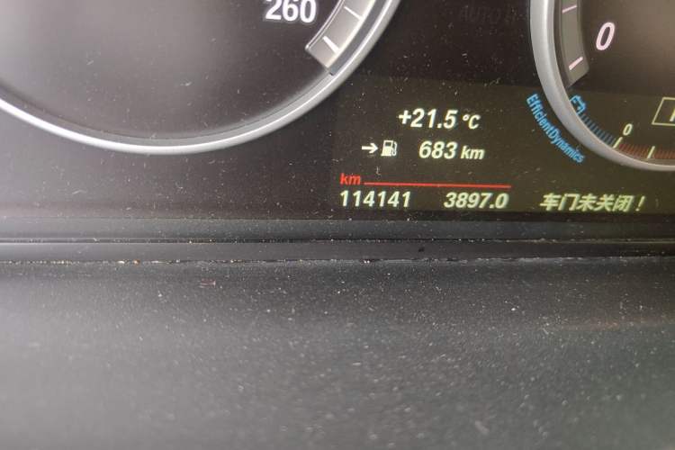 Used BMW 5 Series 2014 528Li Leading Model Odometer Close Up