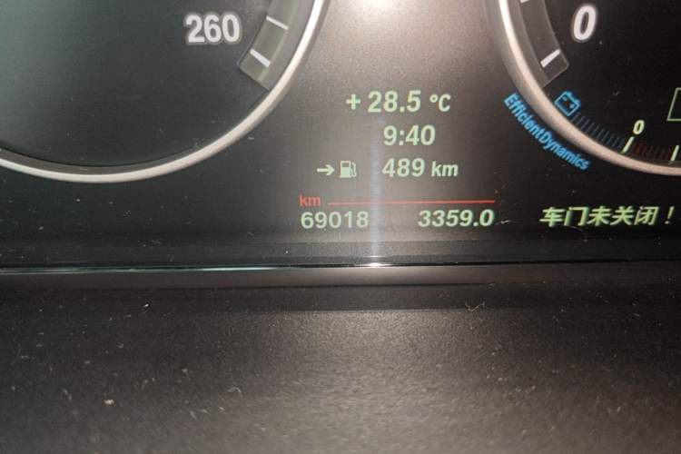 Used BMW 5 Series 2014 535i Design Package Model Odometer Close Up