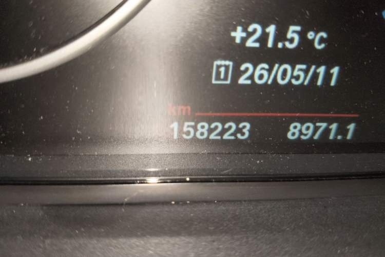 Used BMW 5 Series 2014 528Li Leading Model Odometer Close Up