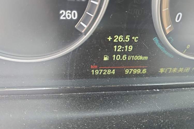 Used BMW 5 Series 2014 525Li Luxury Design Package Odometer Close Up