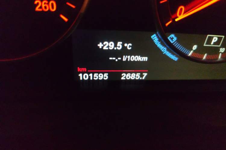 Used BMW 5 Series 2014 525Li Leading Model Odometer Close Up