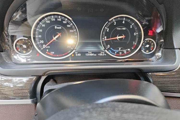 Used BMW 5 Series 2014 525Li Luxury Design Package Odometer Close Up
