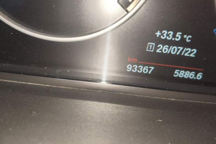 Used BMW 5 Series 2014 525Li Leading Model Odometer Close Up
