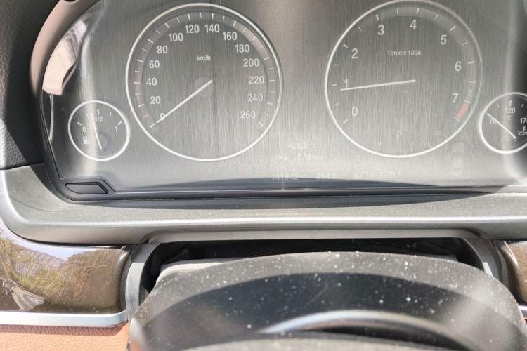 Used BMW 5 Series 2014 528Li Fashion Design Package Odometer Close Up