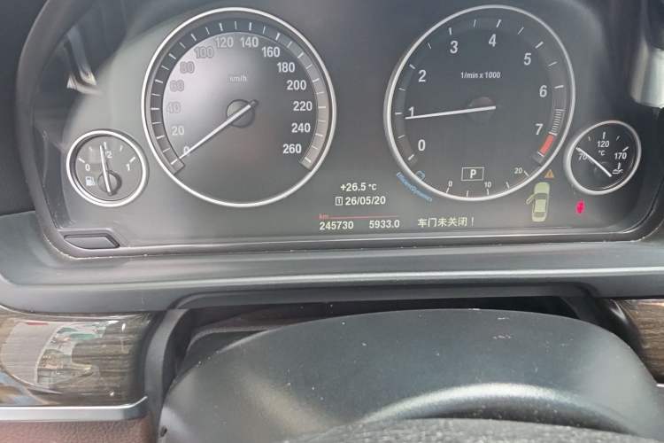 Used BMW 5 Series 2014 525Li Luxury Design Package Odometer Close Up