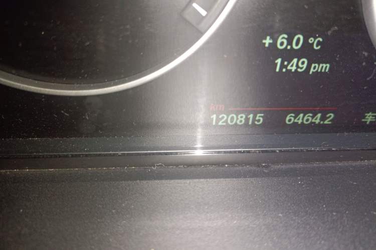 Used BMW 5 Series 2014 520Li Elegant Model Odometer Close Up