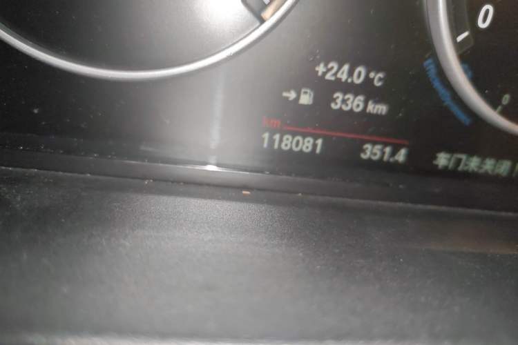 Used BMW 5 Series 2014 520Li Elegant Model Odometer Close Up