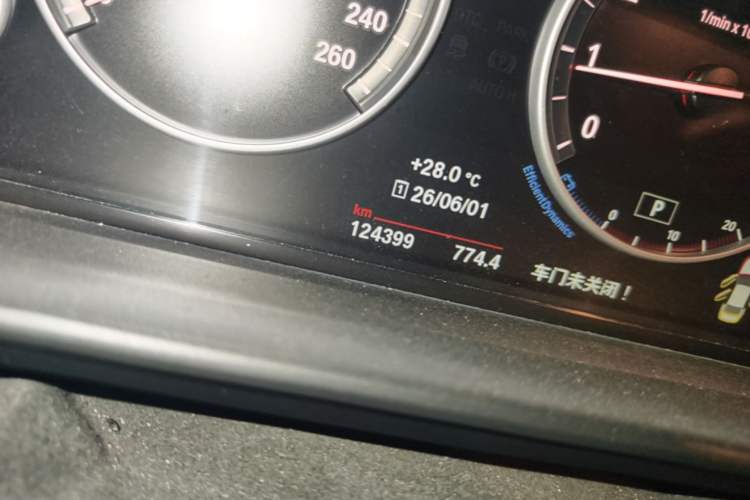 Used BMW 5 Series 2014 525Li Luxury Design Package Odometer Close Up