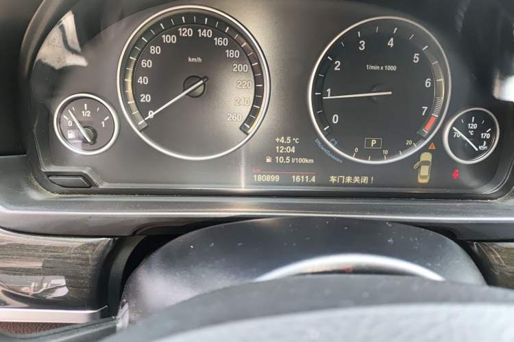 Used BMW 5 Series 2014 525Li Luxury Design Package Odometer Close Up