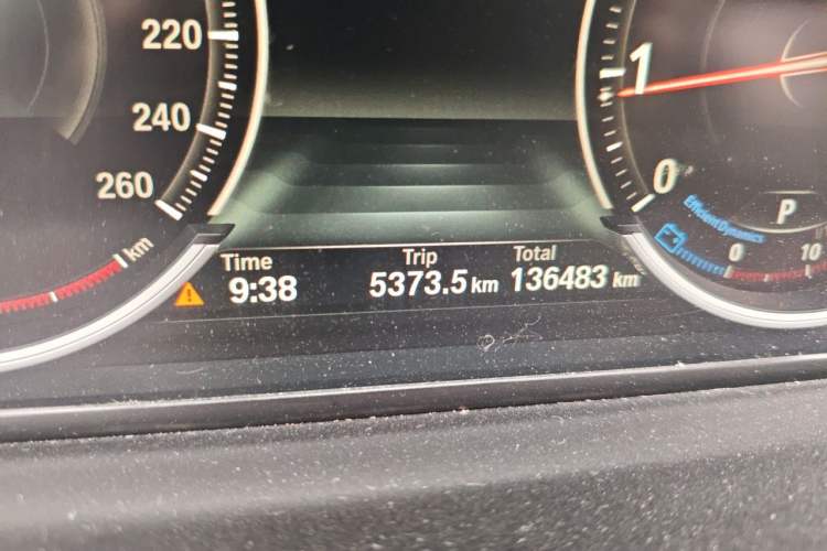 Used BMW 5 Series 2014 525Li Luxury Design Package Odometer Close Up