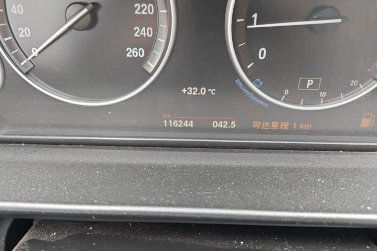 Used BMW 5 Series 2014 520Li Elegant Model Odometer Close Up