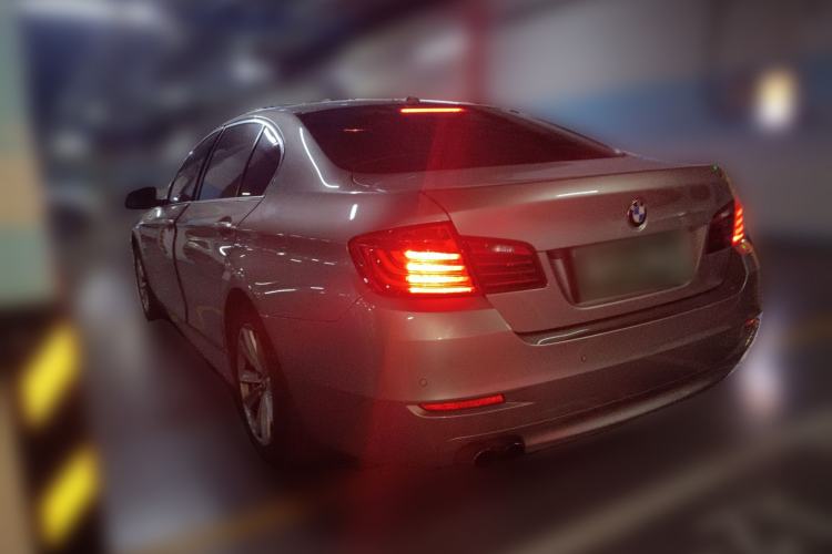Used BMW 5 Series 2014 520Li Elegant Model Rear Left 45 Deg