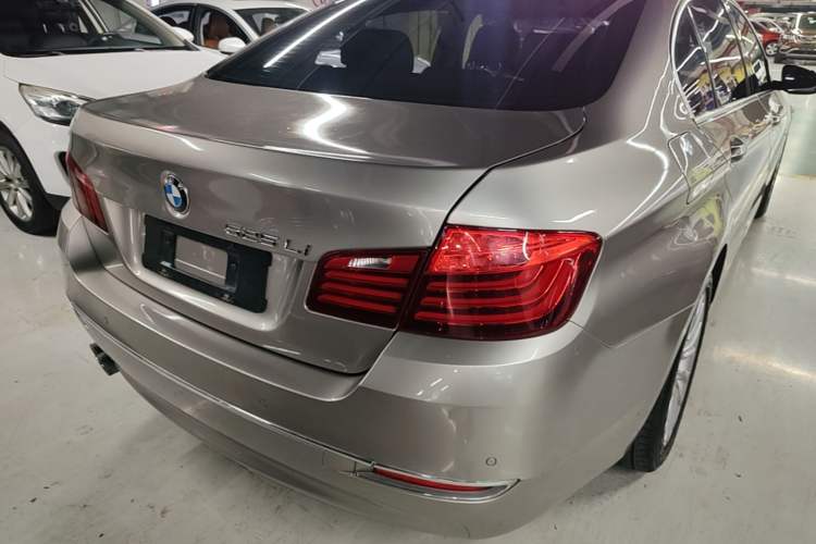 Used BMW 5 Series 2014 525Li Luxury Design Package Rear Right 45 Deg