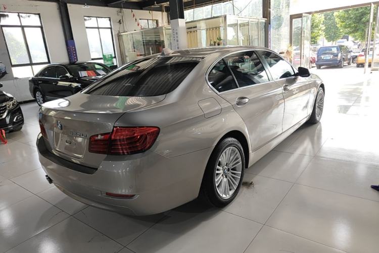 Used BMW 5 Series 2014 525Li Leading Model Rear Right 45 Deg