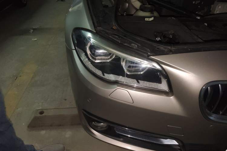 Used BMW 5 Series 2014 525Li Luxury Design Package Right Front Headlight