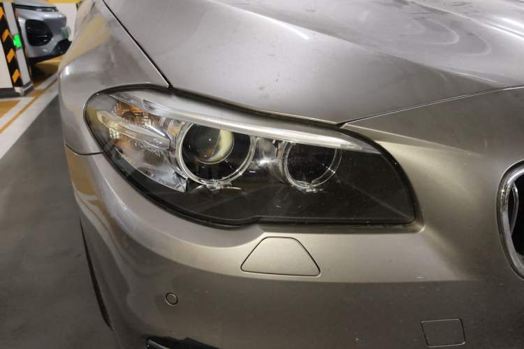 Used BMW 5 Series 2014 525Li Luxury Design Package Right Front Headlight