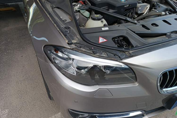 Used BMW 5 Series 2014 525Li Luxury Design Package Right Front Headlight