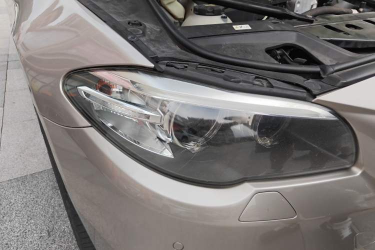 Used BMW 5 Series 2014 525Li Luxury Design Package Right Front Headlight