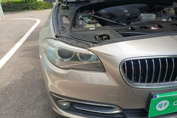 Used BMW 5 Series 2014 525Li Luxury Design Package Right Front Headlight