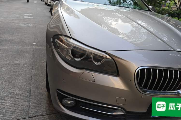 Used BMW 5 Series 2014 525Li Luxury Design Package Right Front Headlight