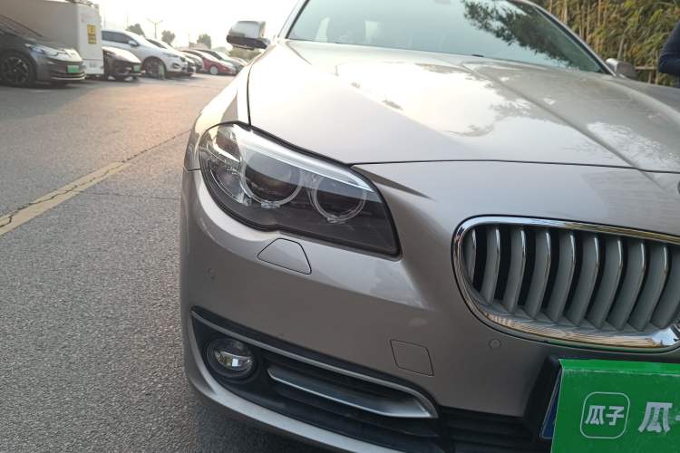 Used BMW 5 Series 2014 525Li Luxury Design Package Right Front Headlight
